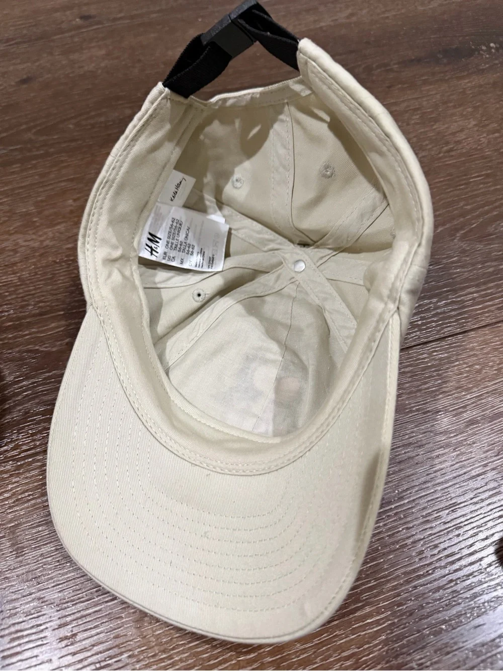H&M Keith Haring Beige Baseball Cap with Red Heart Graphic